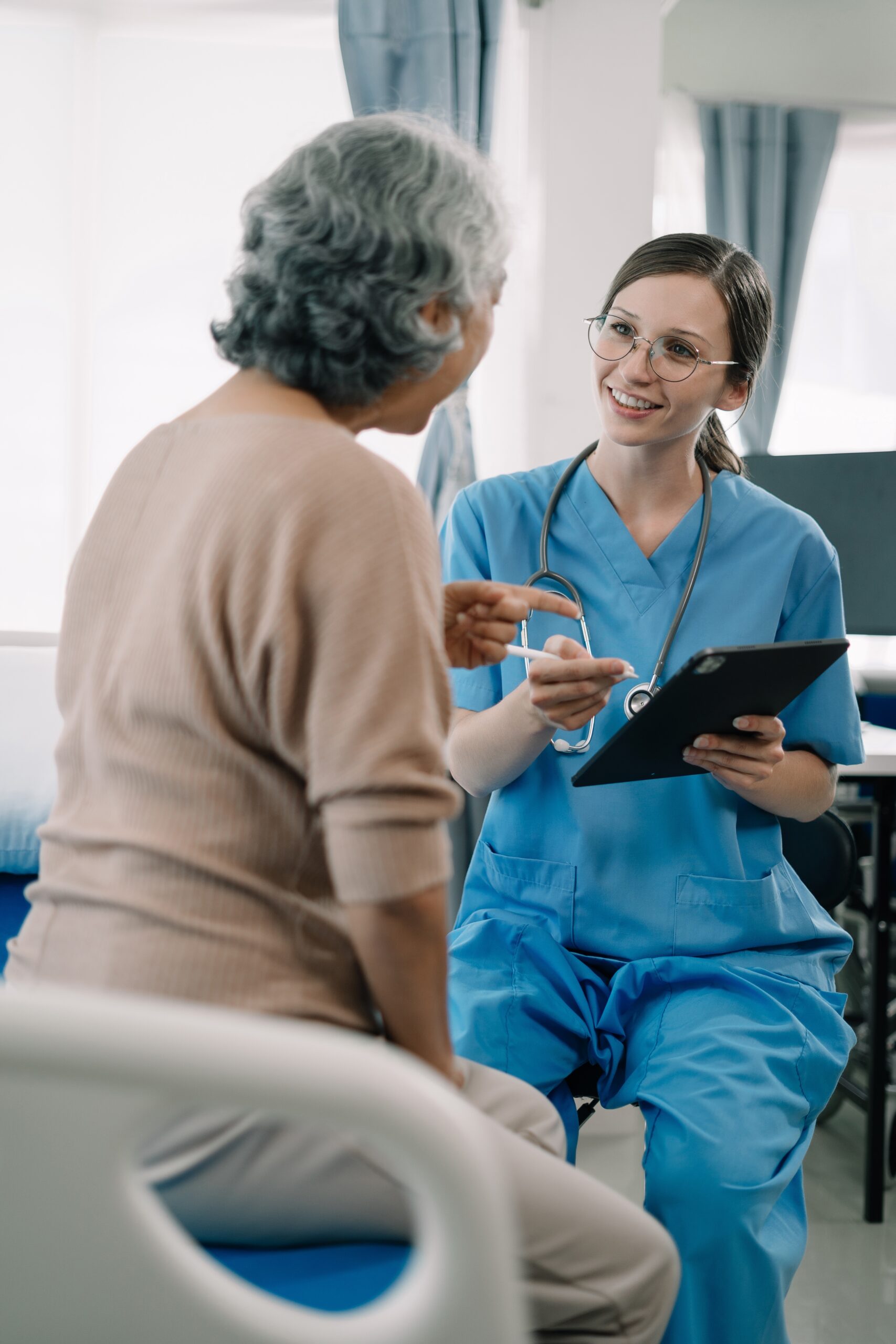 elderly,health,checkups,with,a,physician,or,psychiatrist,who,works